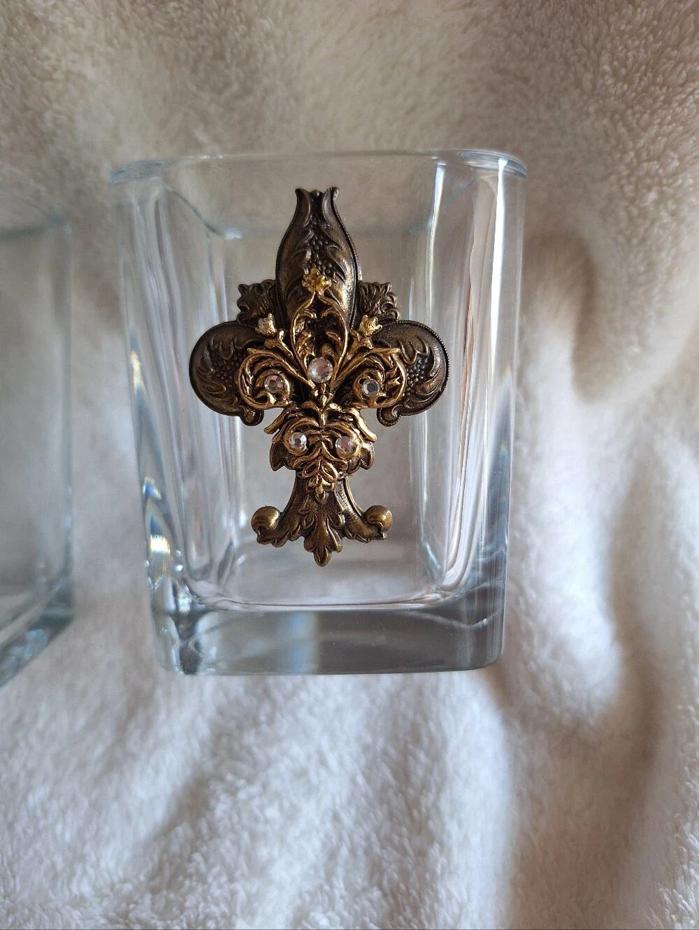 Fringe Studio Style Royal Crest Whiskey Shot Glasses Set 4 Jeweled Fleur-de-lis